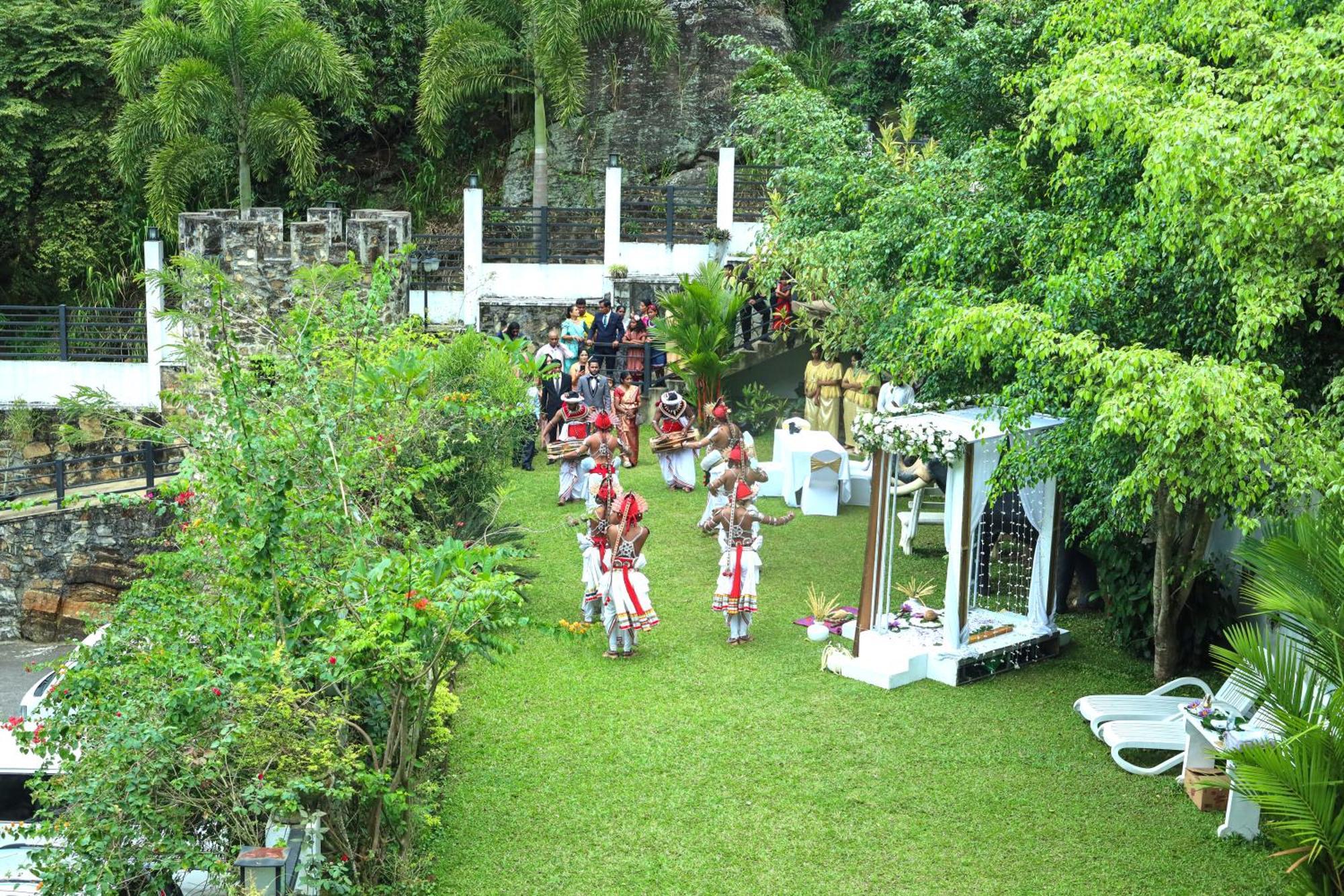 Eagle Regency Hotel Kandy Esterno foto